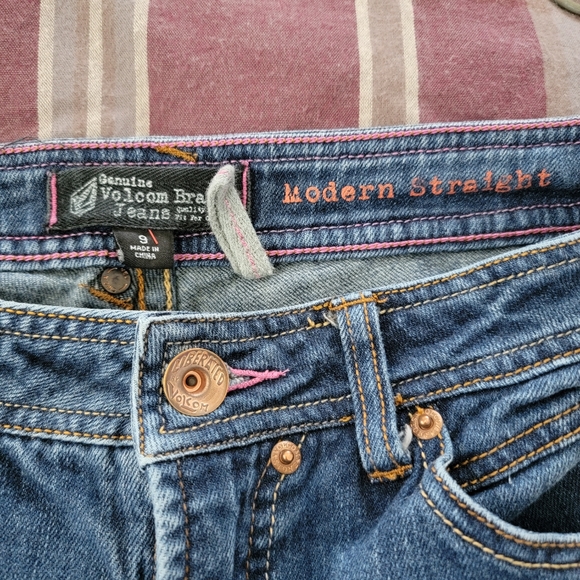 Volcom Modern Straight Low Rise Jeans Size 9 - Picture 6 of 15